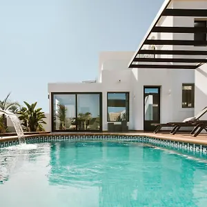 https://villa-faro.in-canary-islands.com