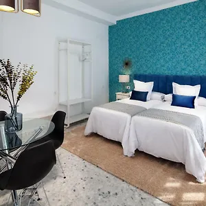 https://wanderlust-malaga-apartamentos-3.hotelsinnerja.org